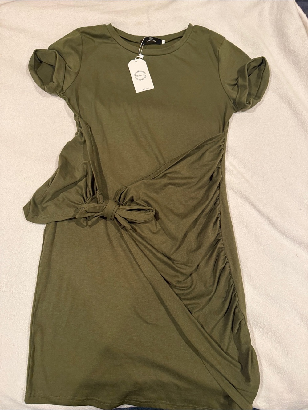 NWT Adorable army green dress, ties in front size small